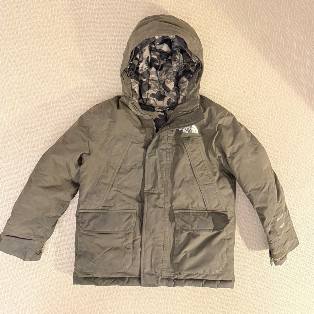 The North Face Kids Hooded Down filled Jacket with Camo Lining- Size Small, 7/8